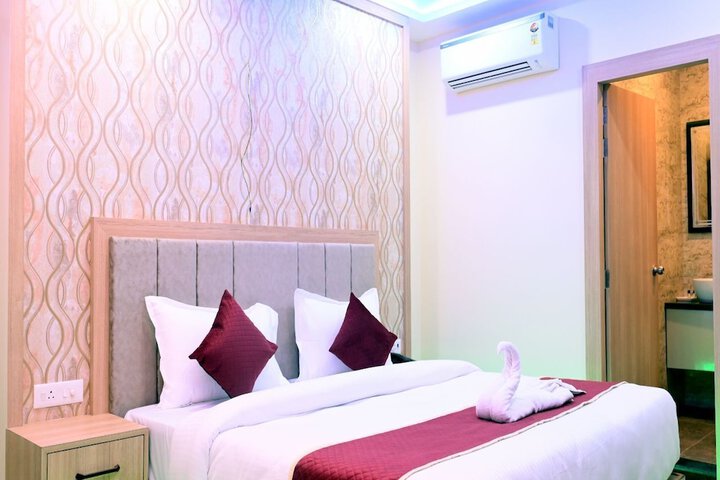 Room 14 of 77
