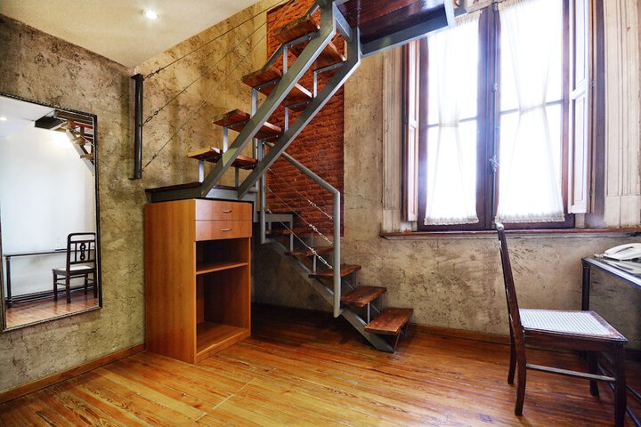 Room 6 of 28