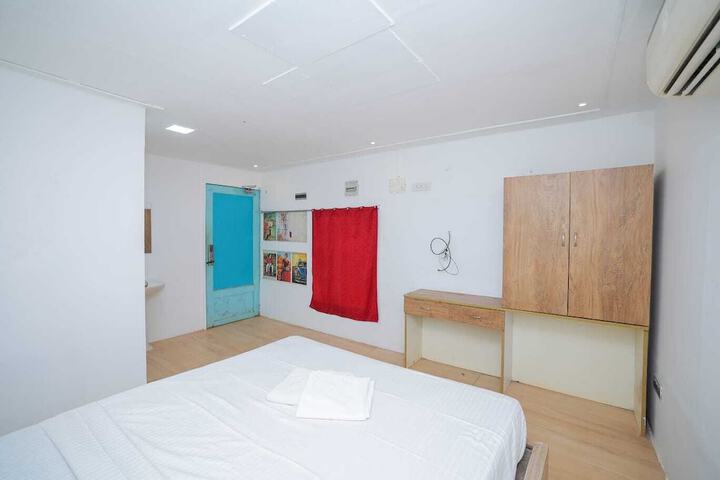 Room 12 of 38