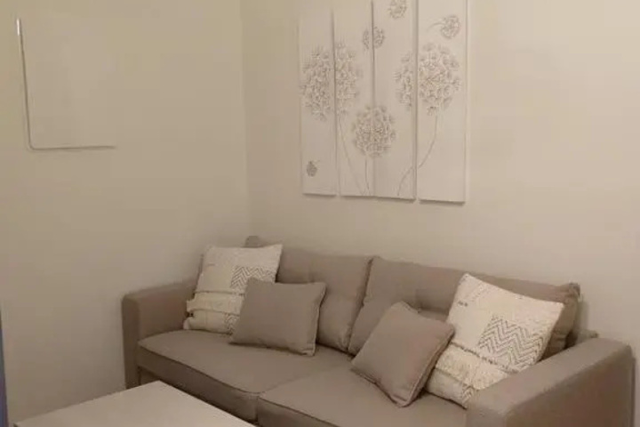 Room 4 of 10