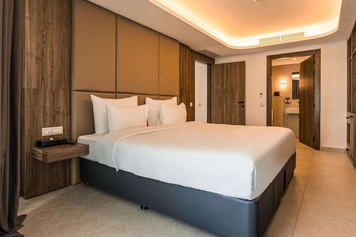 Room 34 of 177