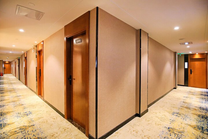 Ballroom/Hall 40 of 46