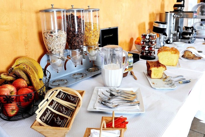 Breakfast/Coffee Service 13 of 32