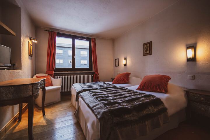 Room 4 of 26