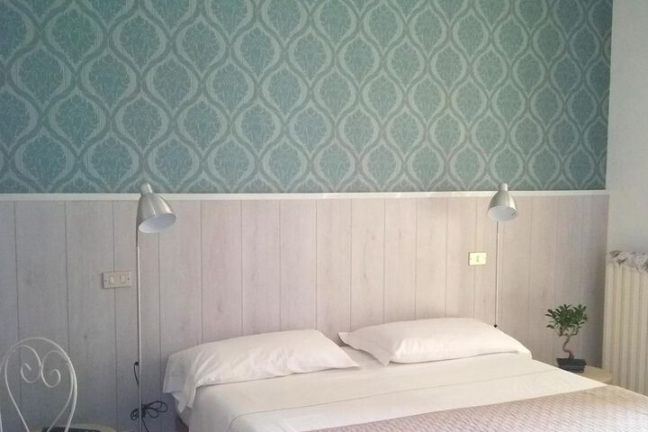 Room 9 of 37
