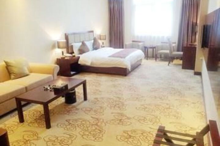 Room 7 of 12