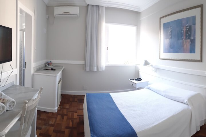 Room 9 of 39