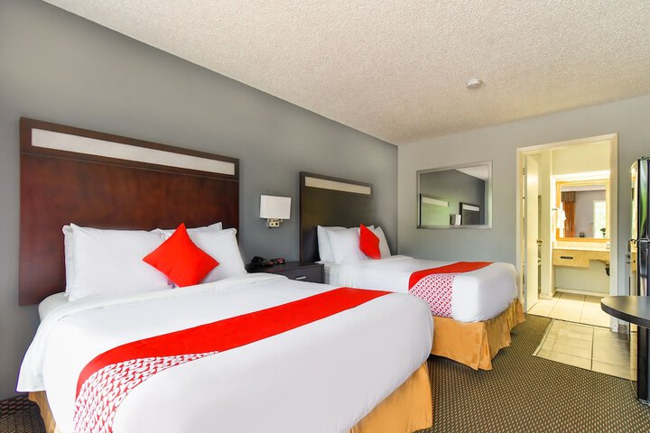 2 Queen Bed Walkin (2 of 11)