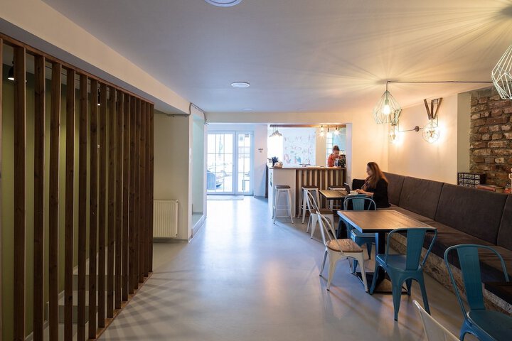 Lounge 57 of 60