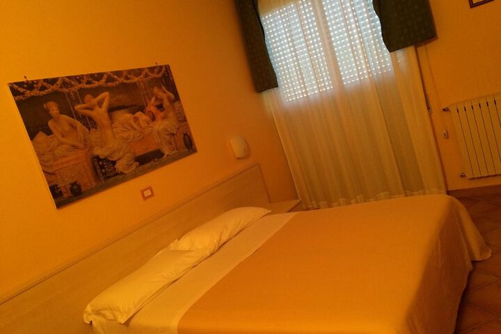 Room 5 of 33