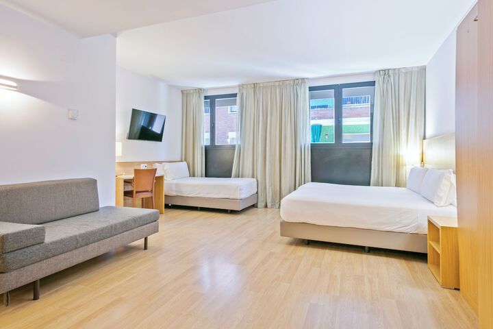 Room 17 of 40