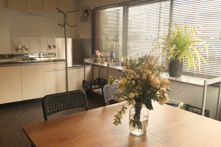 Room 5 of 8