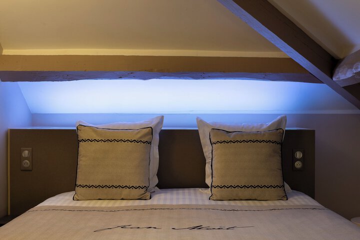 Room 13 of 28