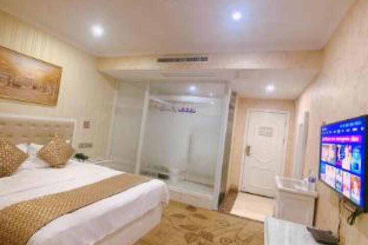 Room 8 of 9