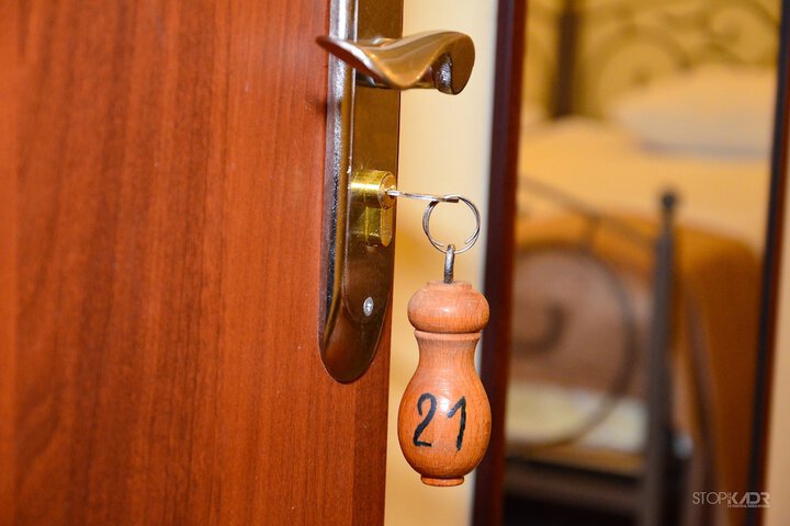 Room 16 of 44