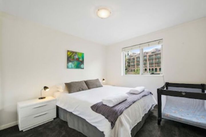 Room 4 of 33