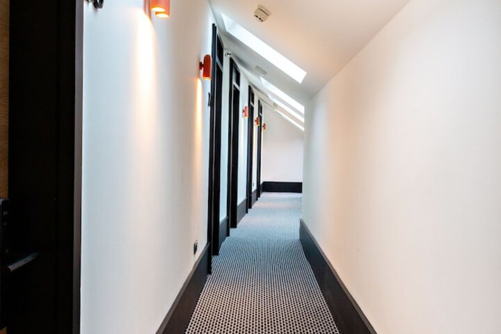 Ballroom/Hall 20 of 25