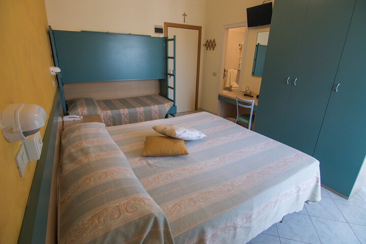 Room 12 of 35