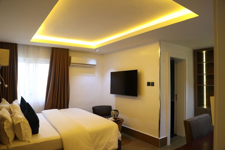 Room 13 of 27