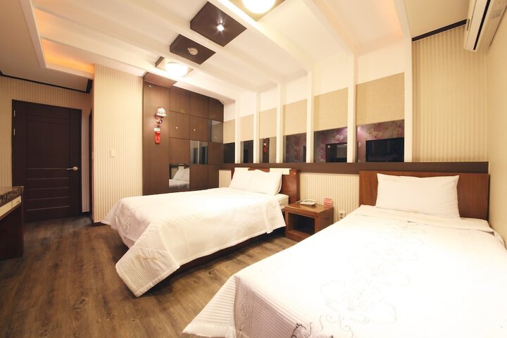 Room 4 of 35