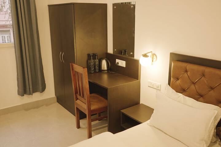 Room 7 of 83