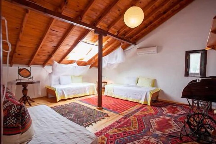 Room 10 of 69
