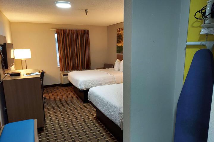 1 King Bed (9 of 11)