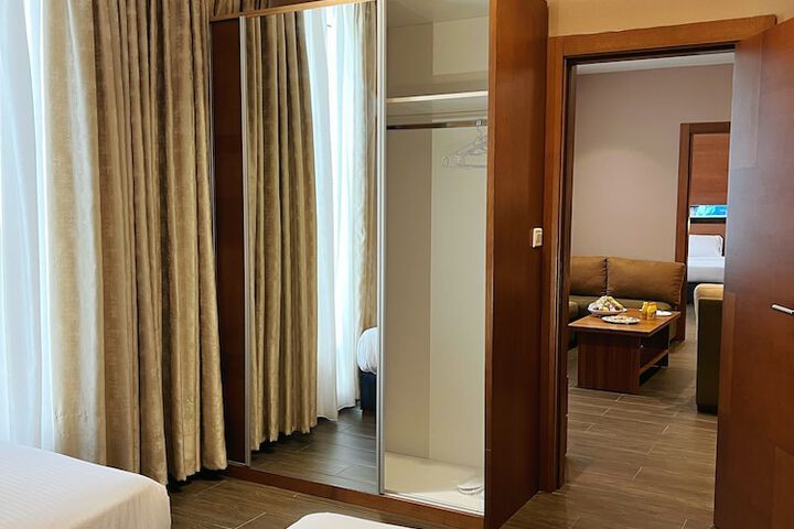 Room 11 of 36