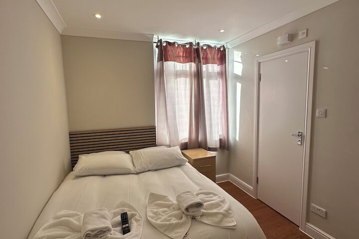 Room 12 of 38