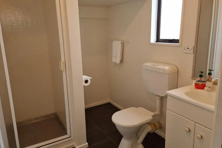 Room 6 of 11