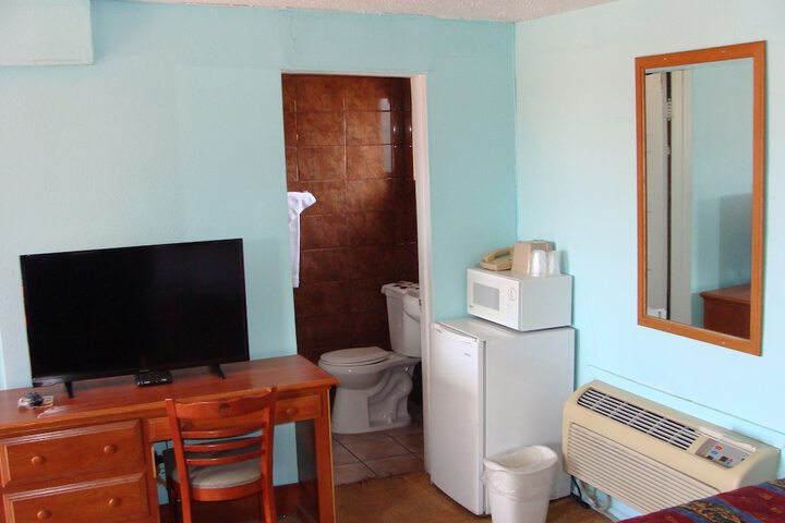 Room 16 of 40