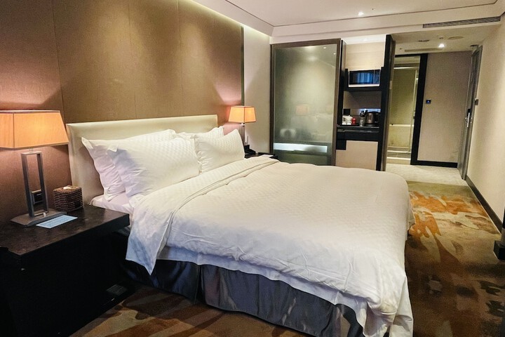 Room 28 of 80