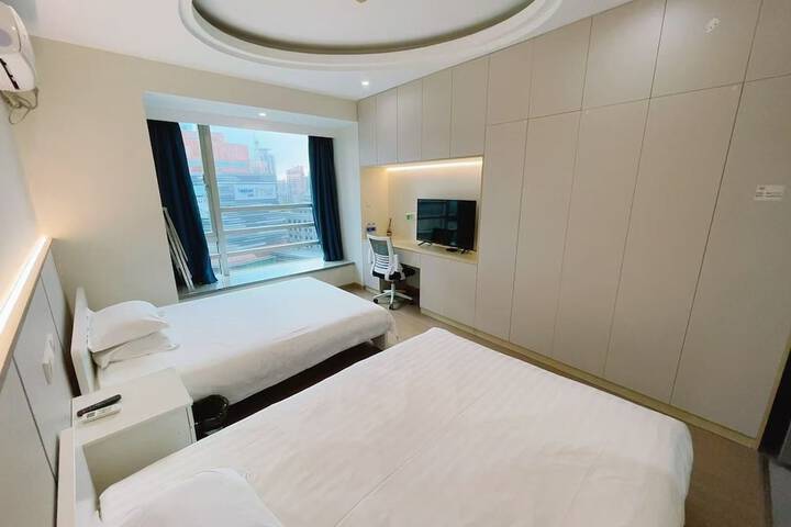 Room 26 of 63