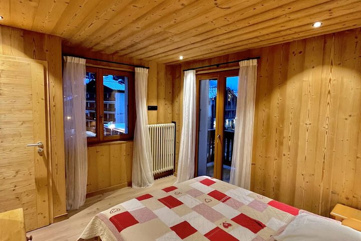 Room 4 of 68