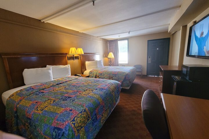 2 Queen Beds (4 of 5)