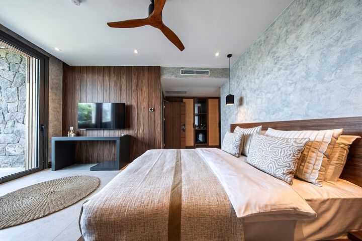 Room 9 of 140
