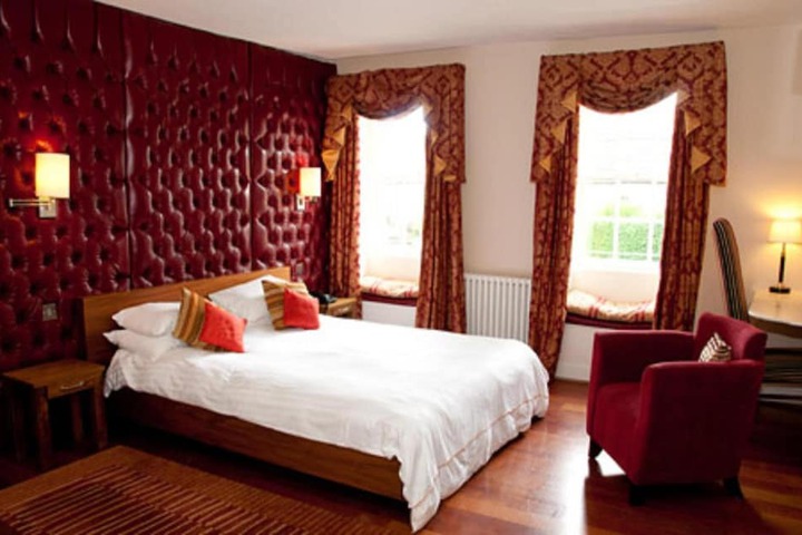 Room 9 of 27
