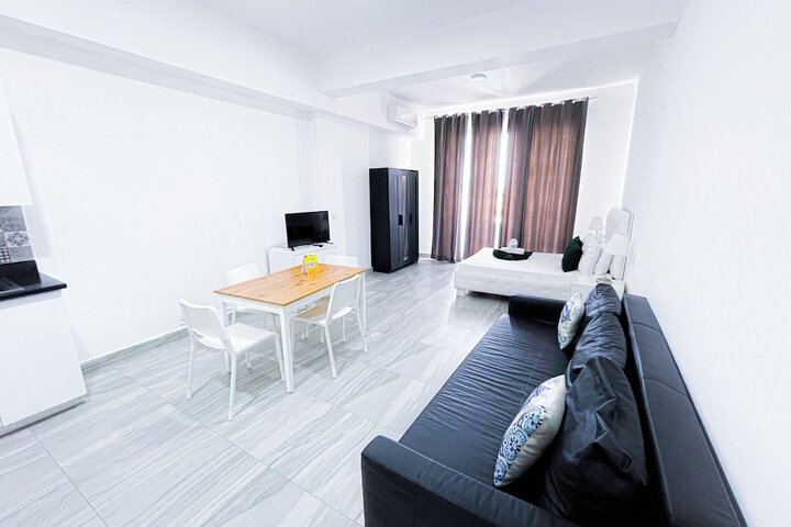 Room 6 of 35