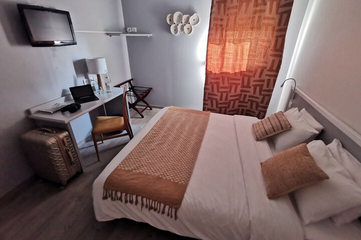 Room 12 of 34