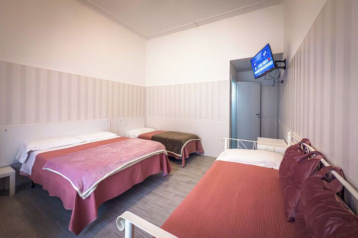 Room 9 of 31