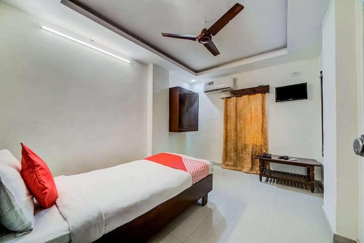 Room 12 of 27