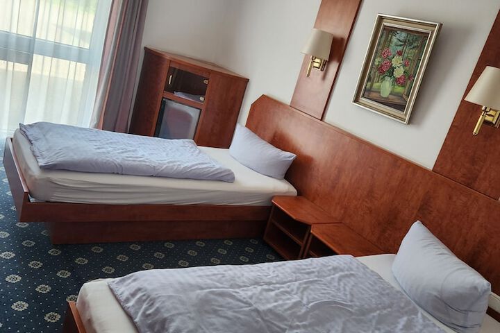 Room 2 of 7