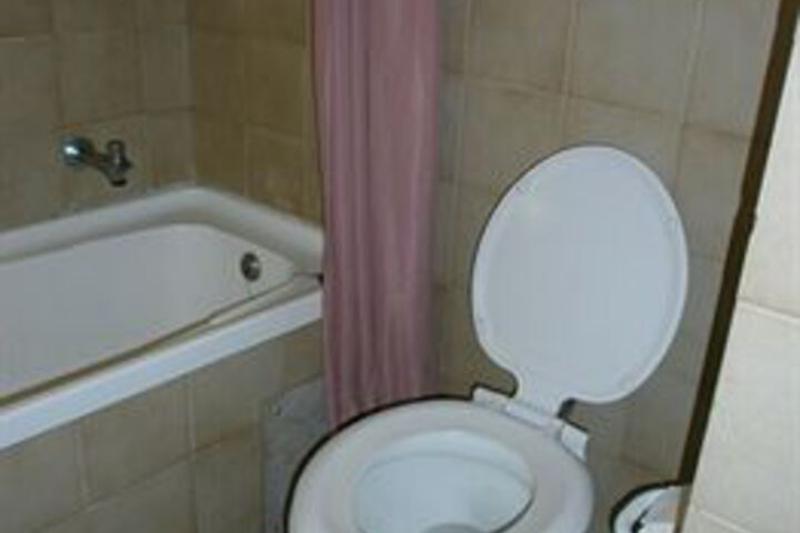 Room 6 of 101