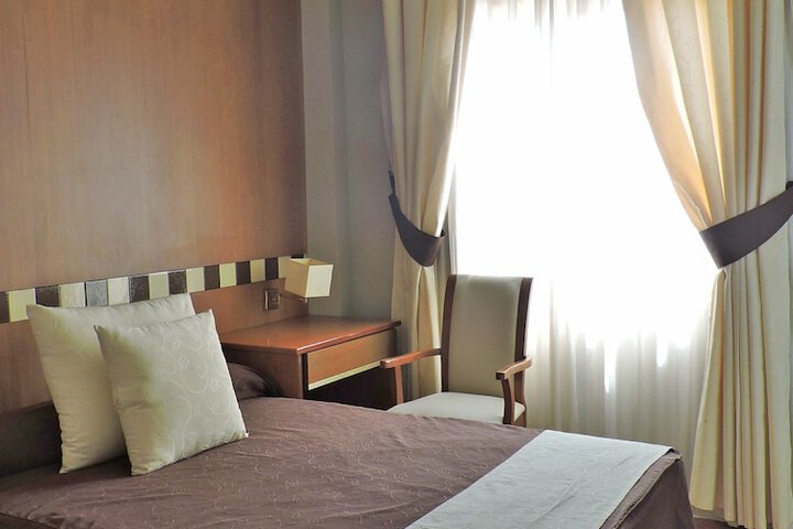 Room 7 of 48
