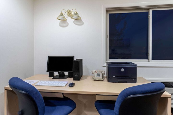 Business Center 68 of 73