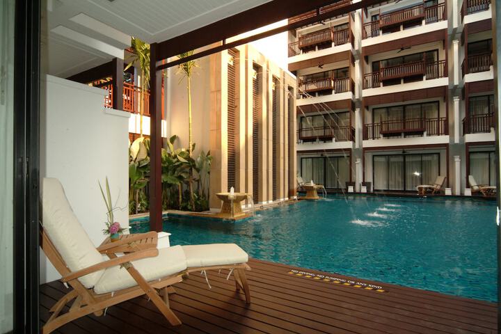 Pool Hotel