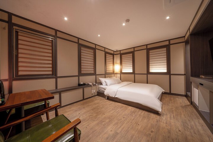 Room 3 of 39