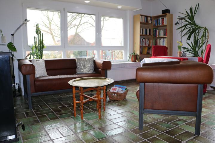 Lounge 21 of 34