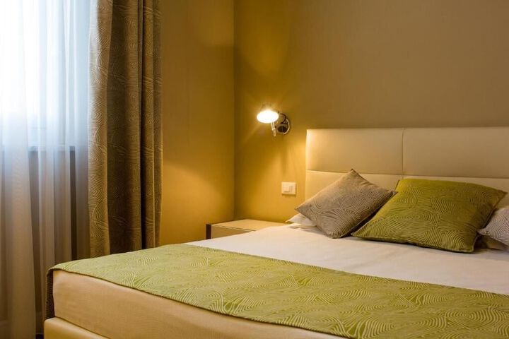 Room 20 of 49