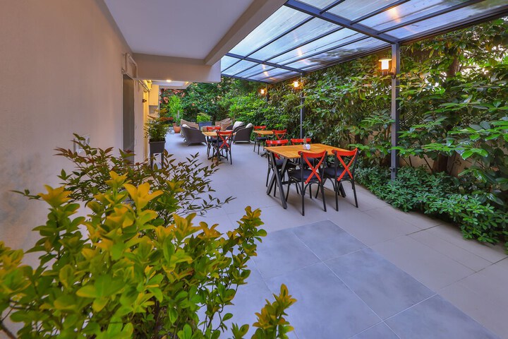 Hotel Exterior 110 of 125